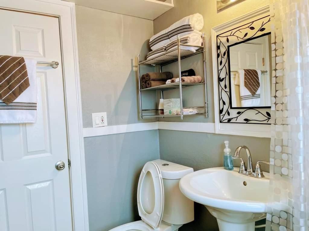 2 Bedroom Apt Near Great Lakes Naval Base And 6 Flags Waukegan Bagian luar foto