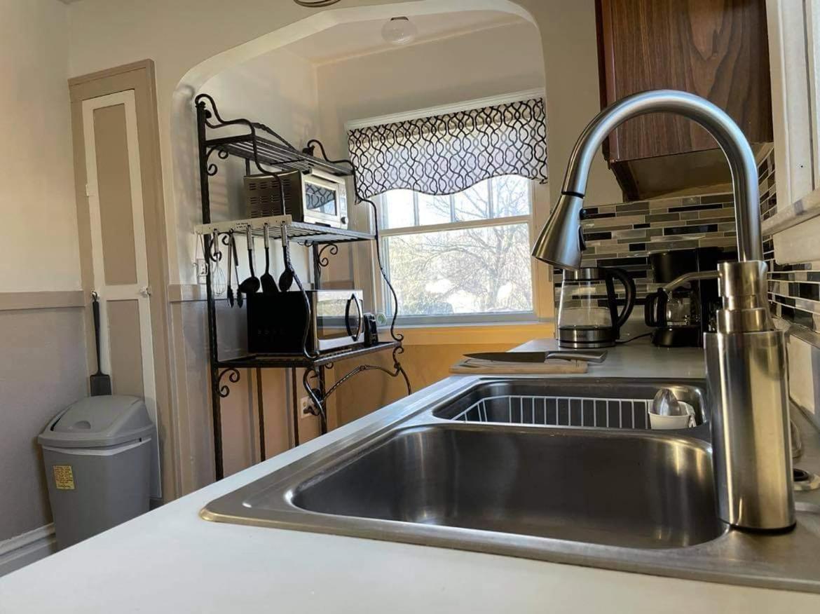 2 Bedroom Apt Near Great Lakes Naval Base And 6 Flags Waukegan Bagian luar foto