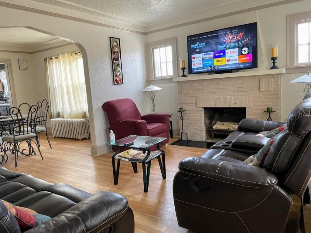 2 Bedroom Apt Near Great Lakes Naval Base And 6 Flags Waukegan Bagian luar foto