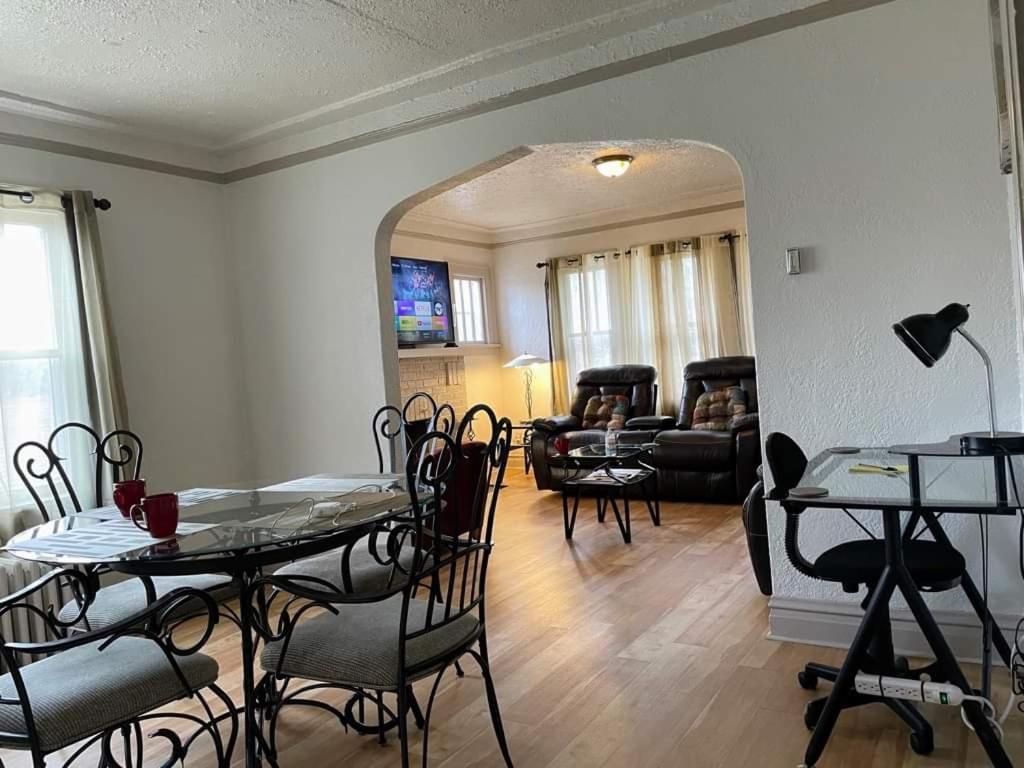 2 Bedroom Apt Near Great Lakes Naval Base And 6 Flags Waukegan Bagian luar foto
